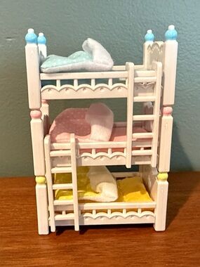 Calico Critters triple bunkbed with bedding & ladders